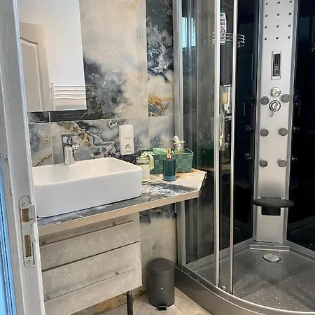 Joli Duplex Climatise A 30min Paris Apartment